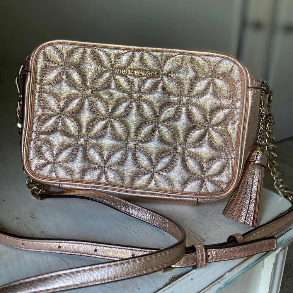 LIKE NEW Micheal Kors purse!